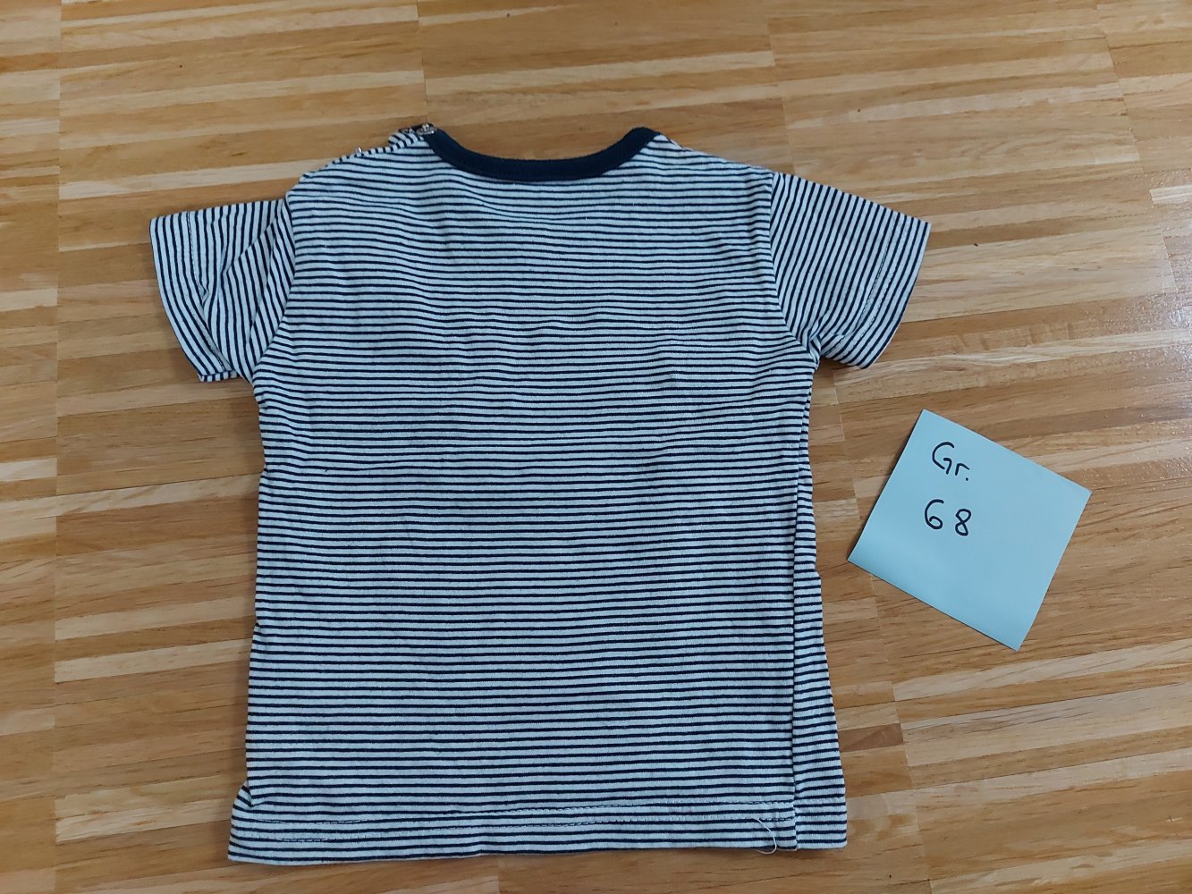 kurzärmliges weiß-blau gestreiftes T-Shirt mit Wal, Gr. 68