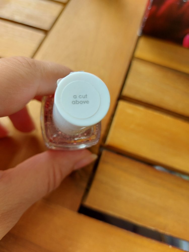 essie luxeffects 954 a cut above Nagellack Überlack