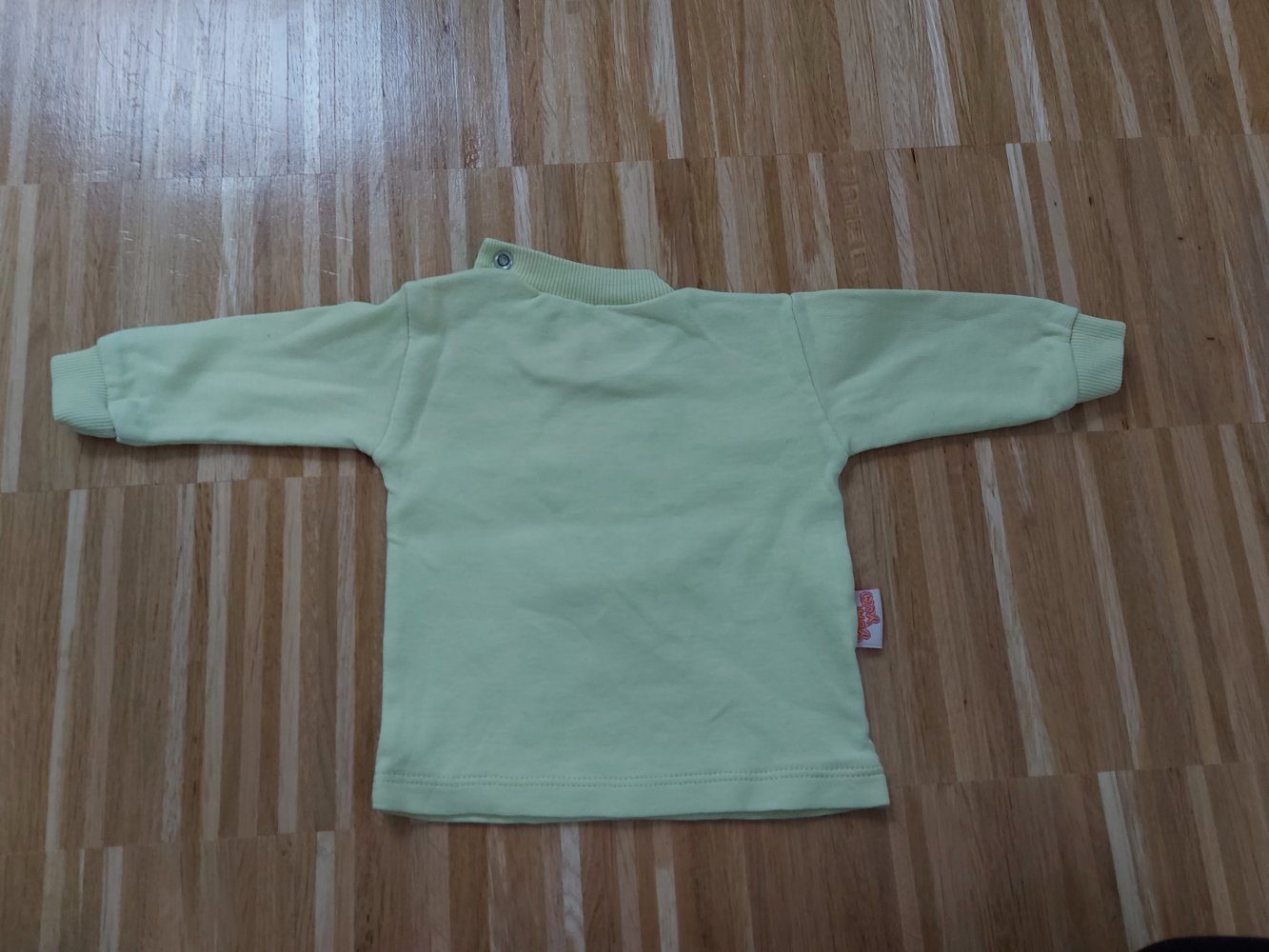 zitronengelber Babypullover Sweet friends mit Hund und Schnecke