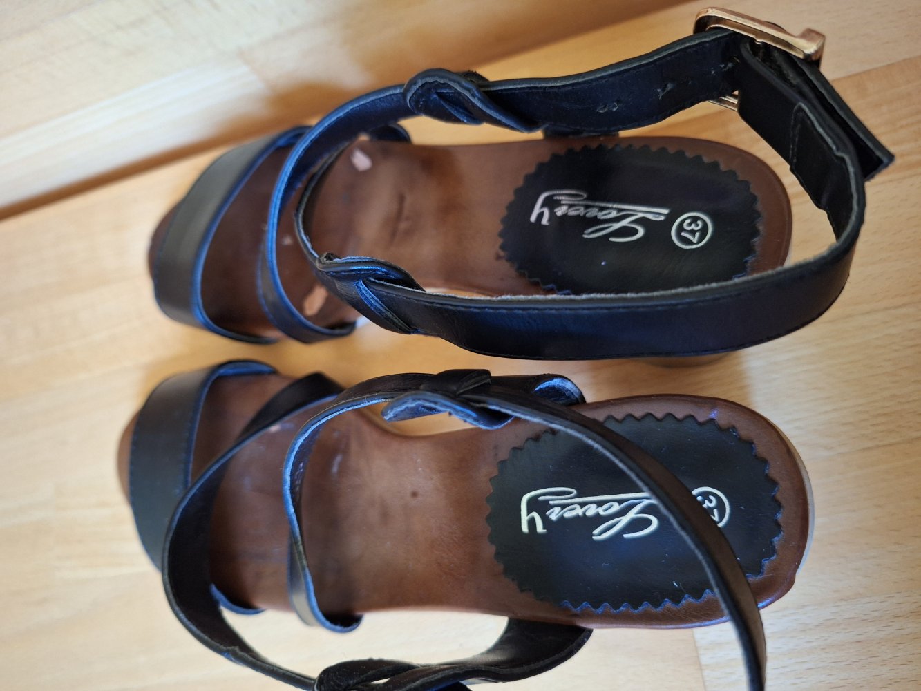 Schwarze Sandalen Gr. 37