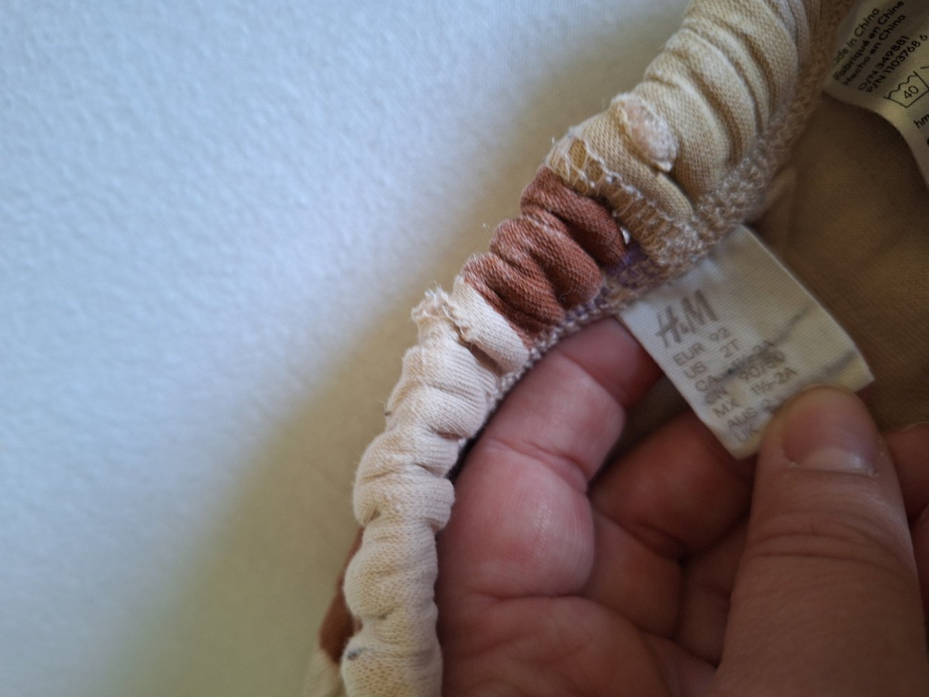 Beige Herbsthose Gr. 92 mit Herbstmotiven