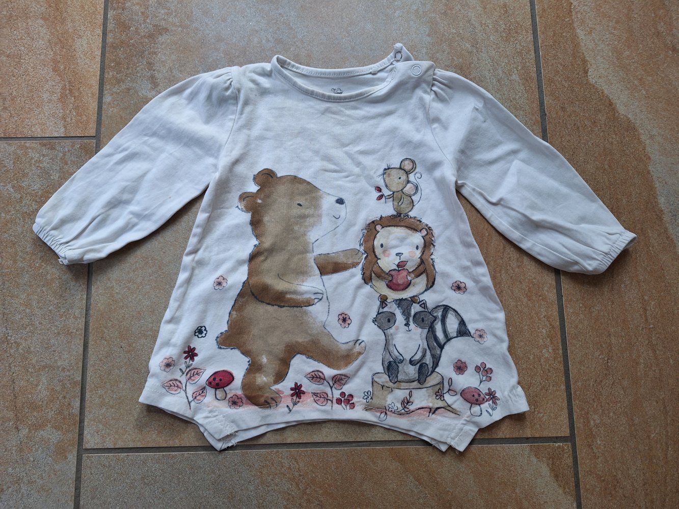 Schön geschnittener Pullover mit süßen Wilditeren, Gr. 80