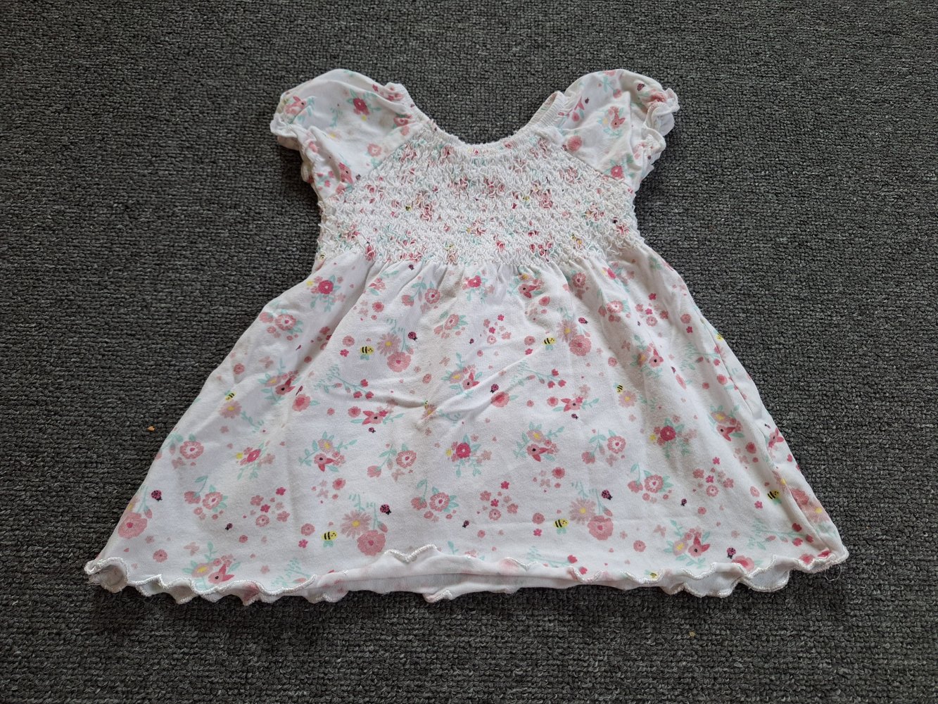 kurzärmlige weiße Tunika mit Bienchen und Blümchen, Gr. 74