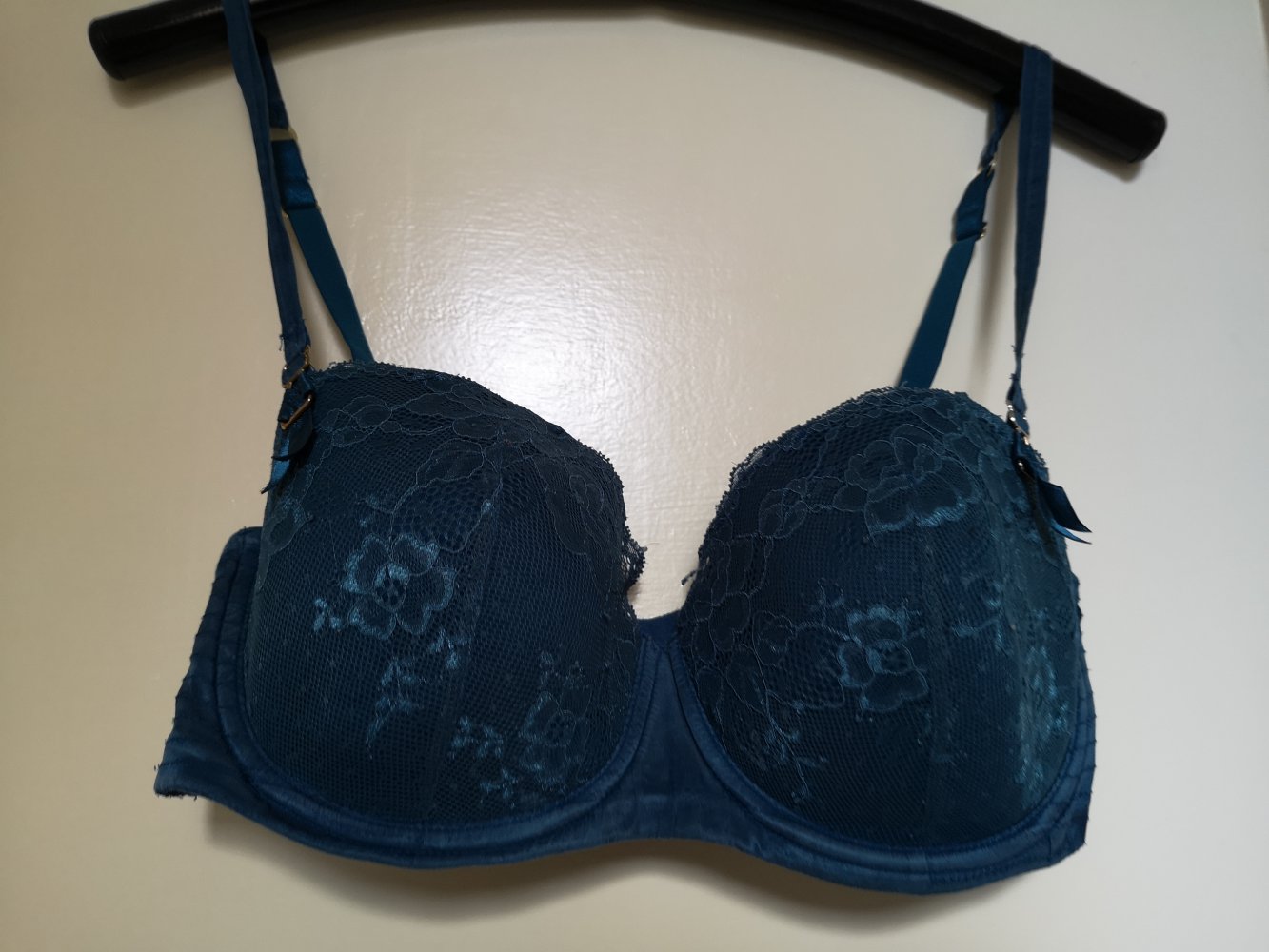 türkiser Balconette-BH mit türkisfarbener Spitze 80D