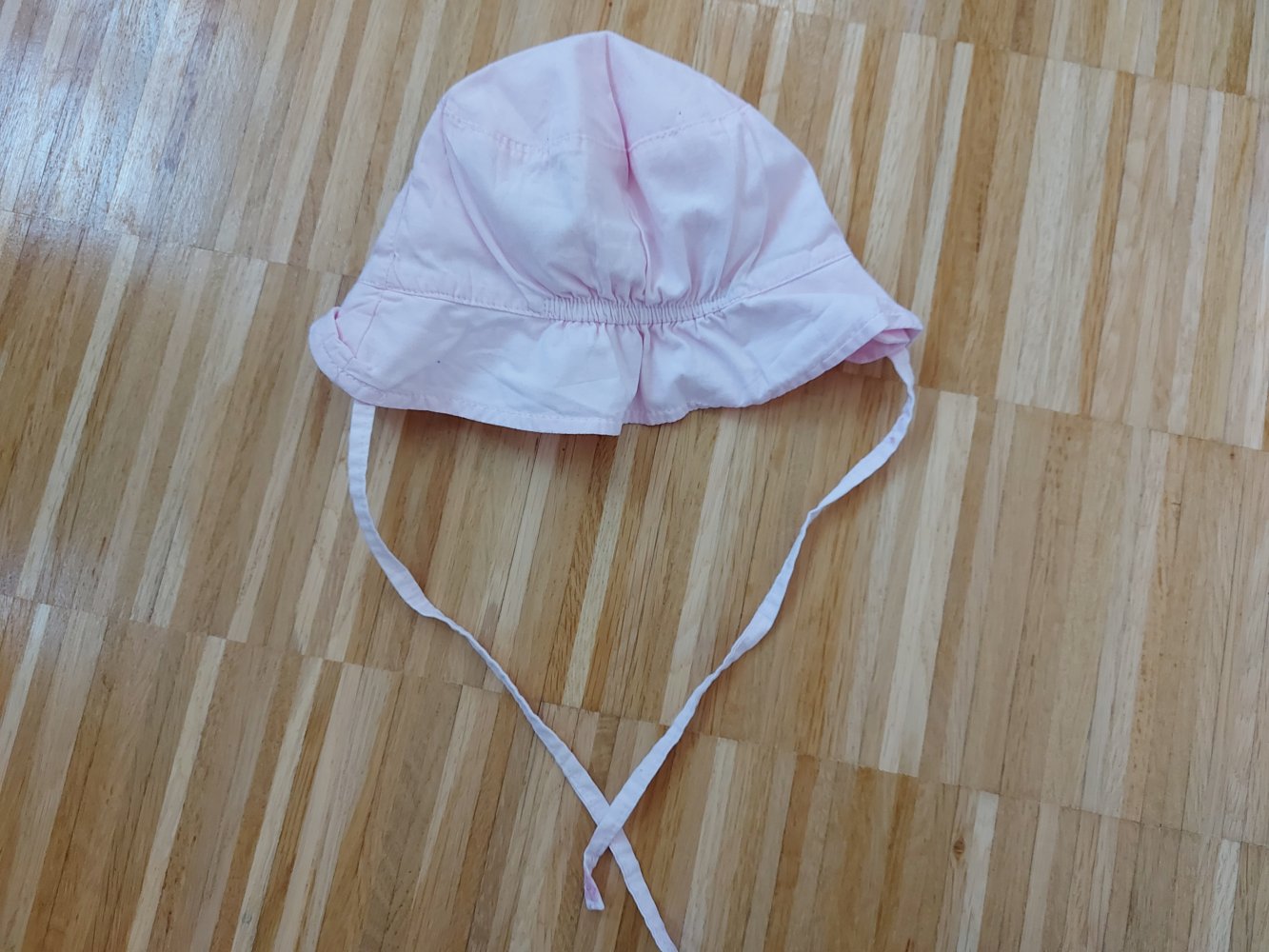 rosa Sommerhut mit Schleife für Babys, Gr. 43-45 mit Schnüren