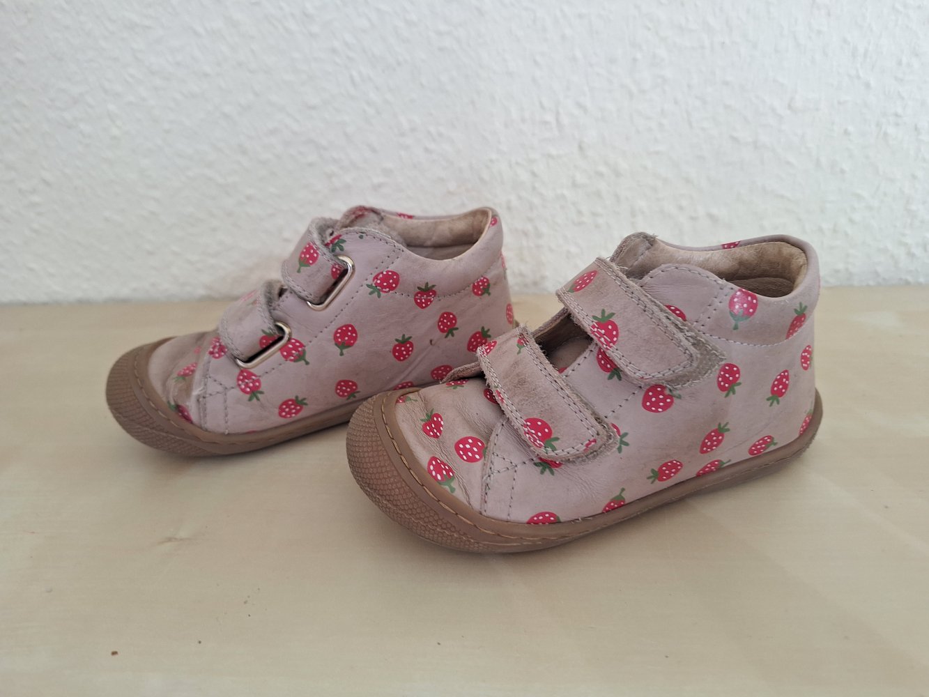 Naturino Lauflerner Schuhe Erdbeeren Gr. 24