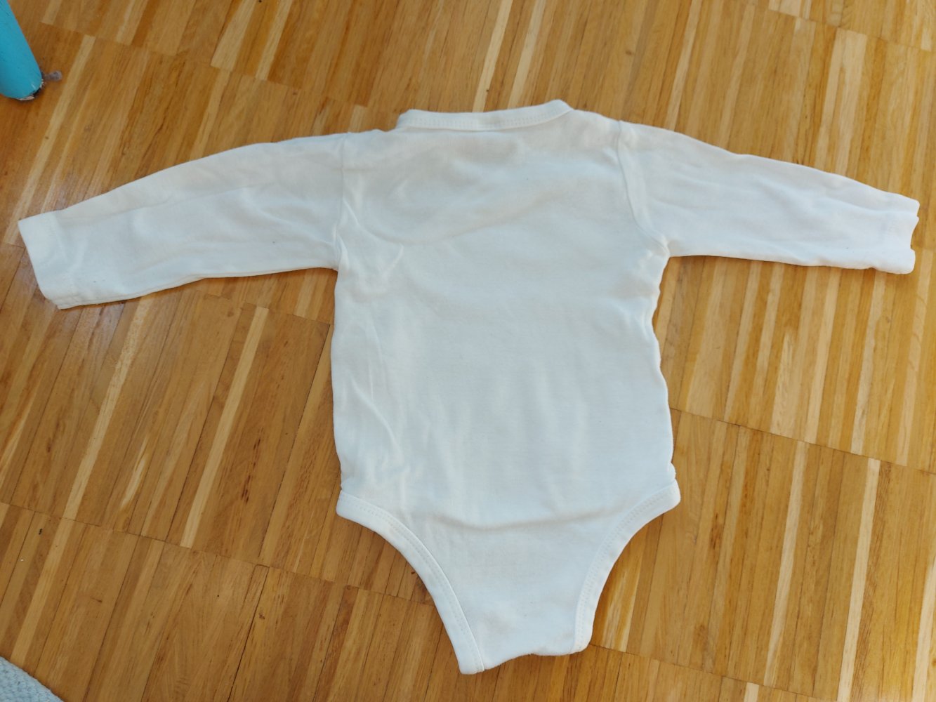 weißer Langarm-Wickelbody 