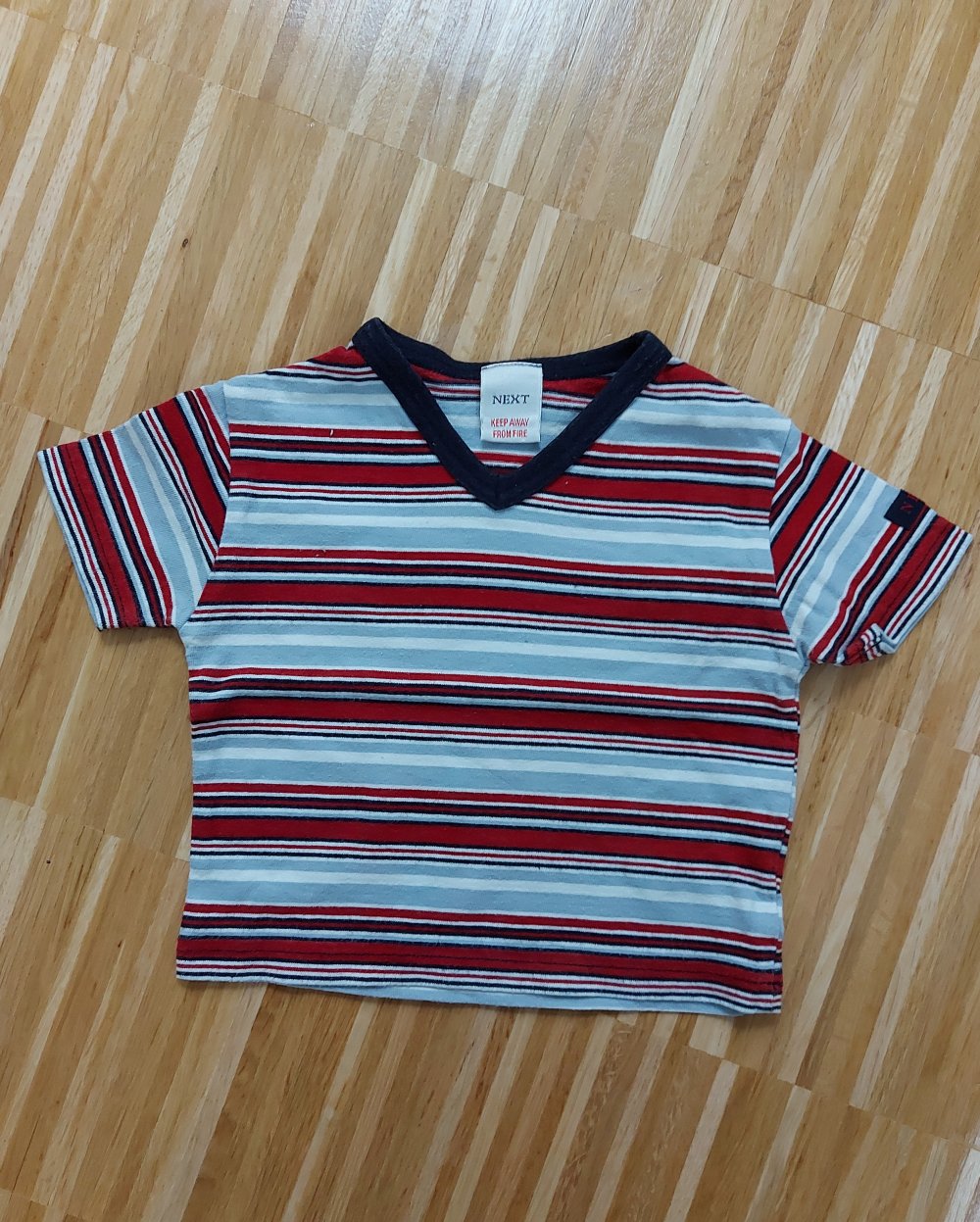 kurzärmliges blau-rot gestreiftes T-Shirt für Babys, 3-6 Monate
