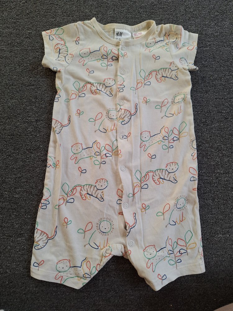 Kurzer gemusterter Schlafanzug Gr. 80 unisex