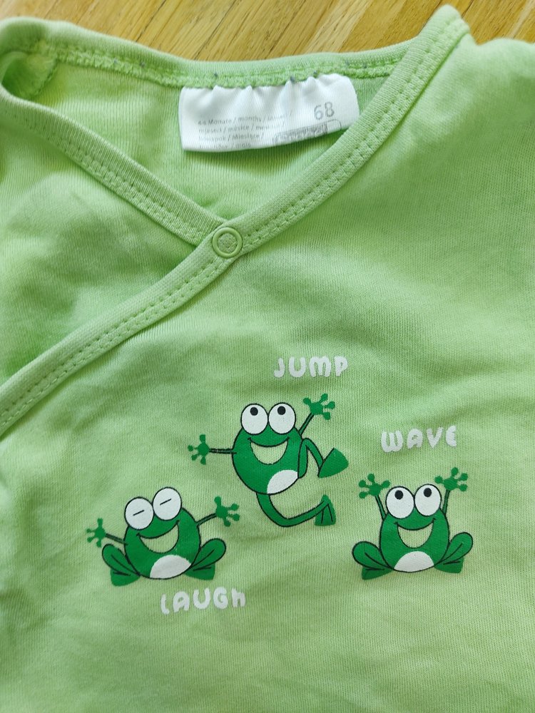grüner Kurzarm-Wickelbody mit Fröschen Gr. 62/68