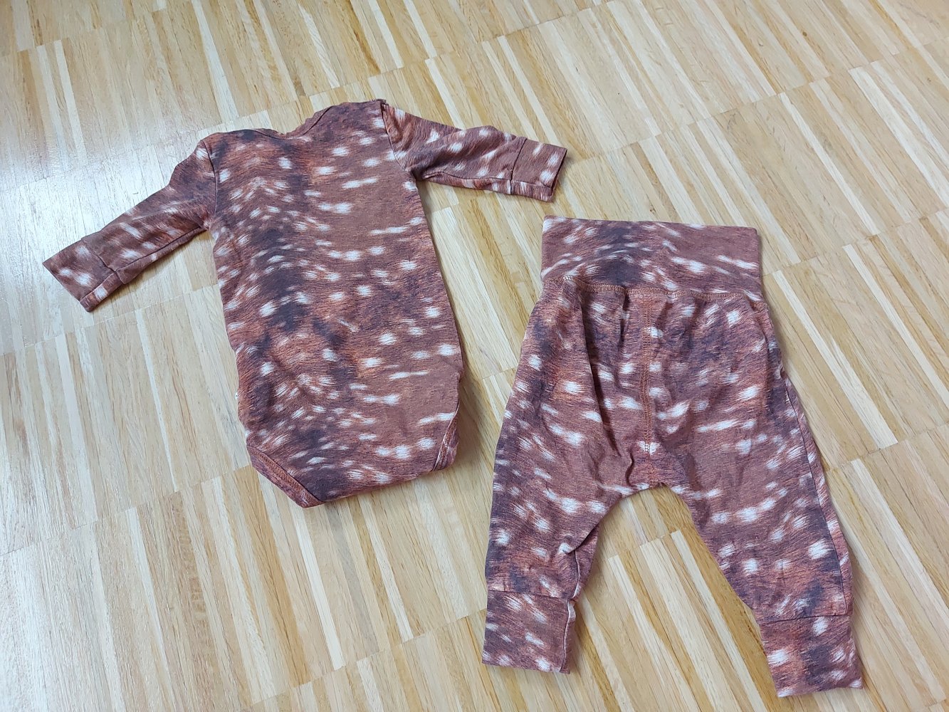 supersüßes Babybody-Set mit Rehmotiv