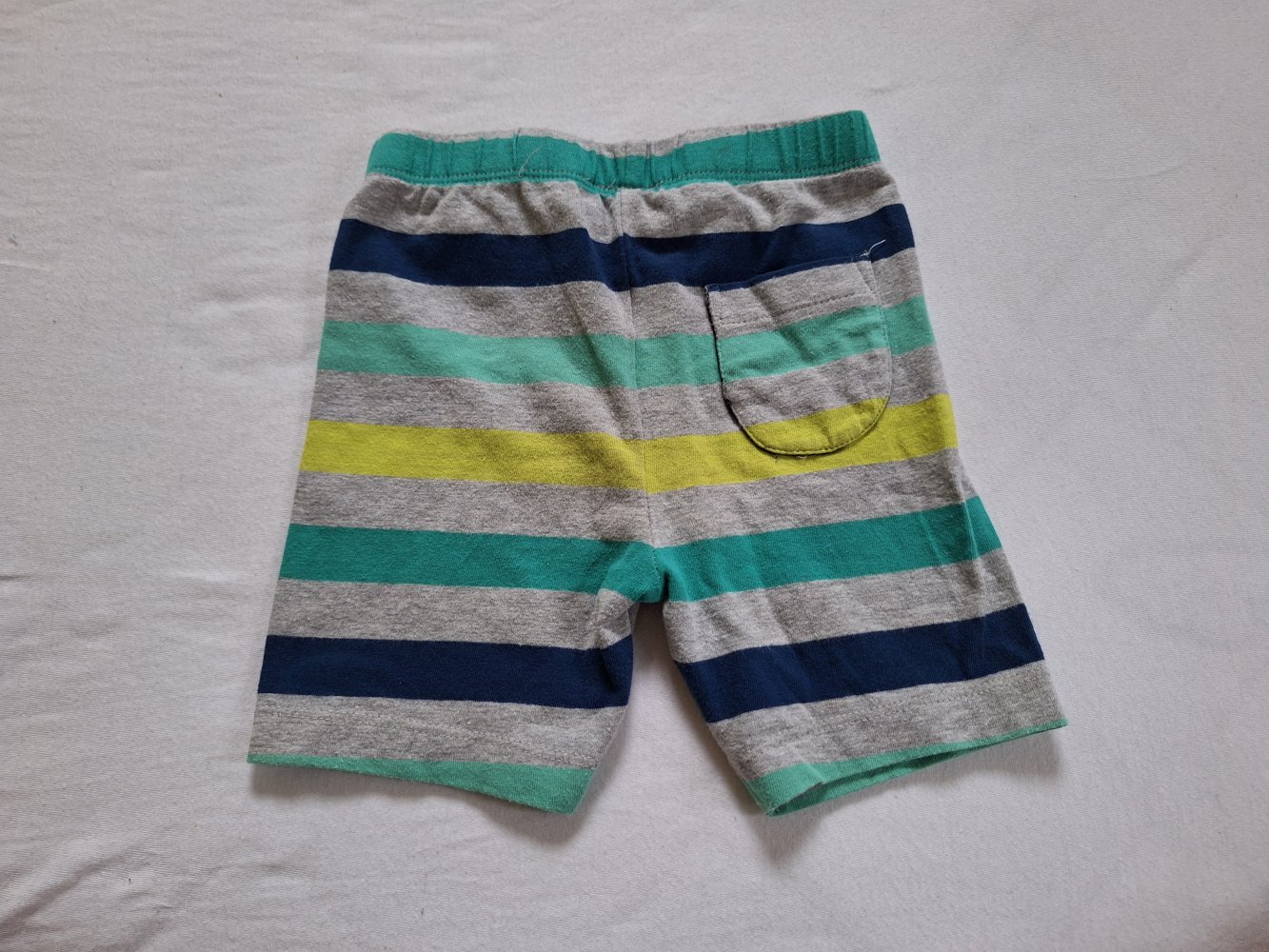 Kurze grau-gestreifte Radlerhose Gr. 80