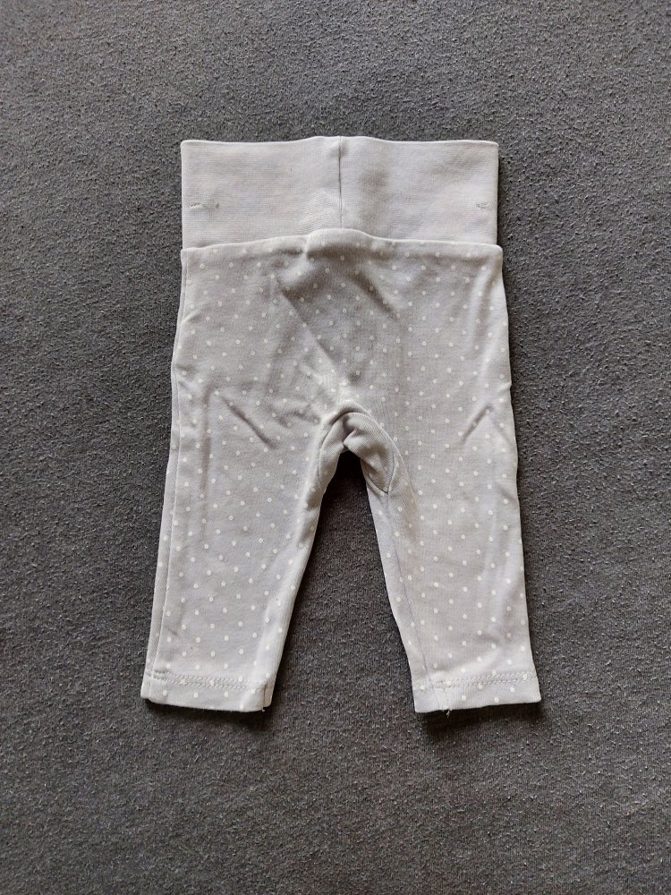 hellgraue Babyhose/Babyleggings mit Punkten und breitem Bund, Gr. 62