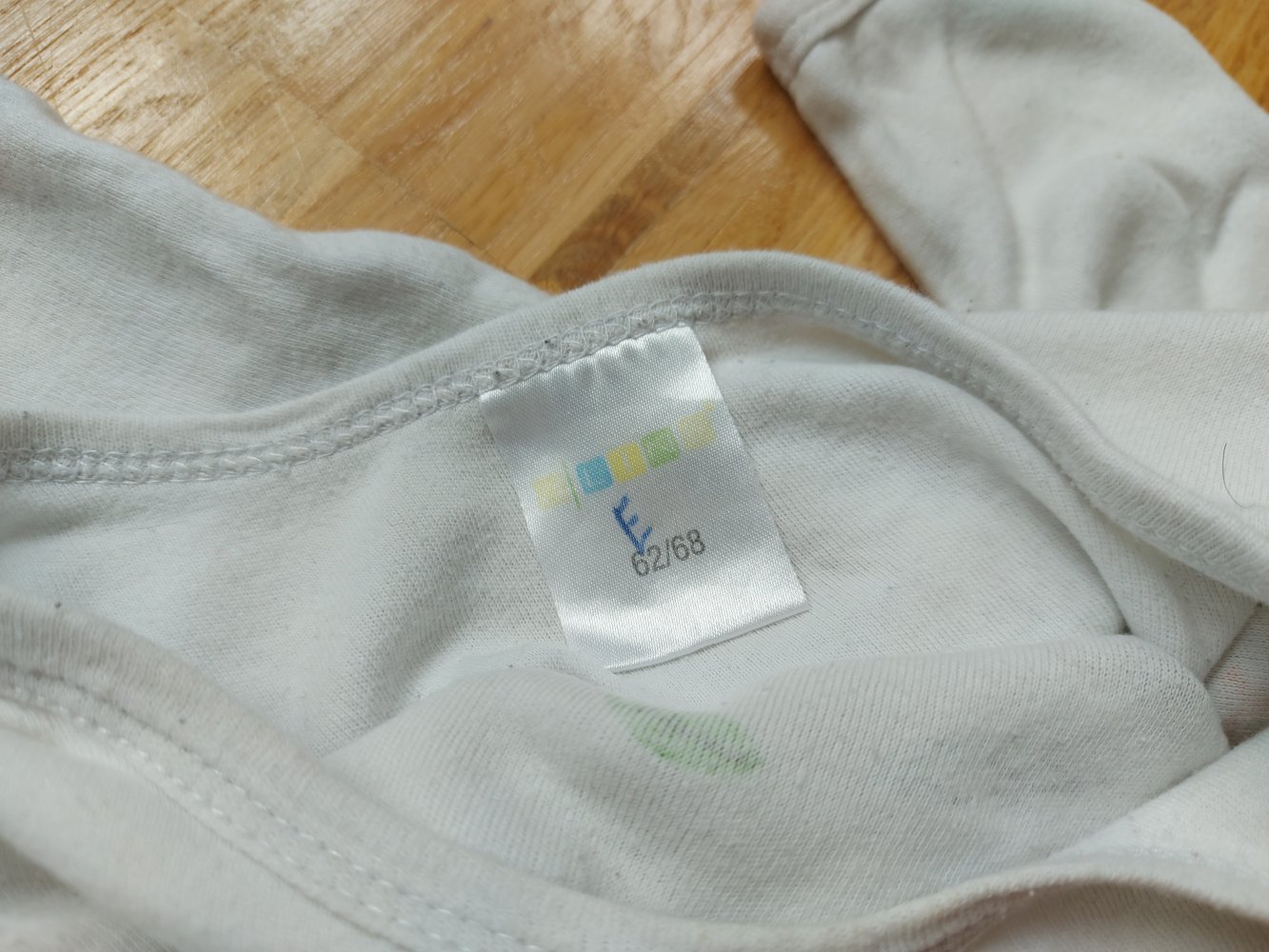 Weißer Langarm Babybody mit Faultiermotiv Gr. 62/68