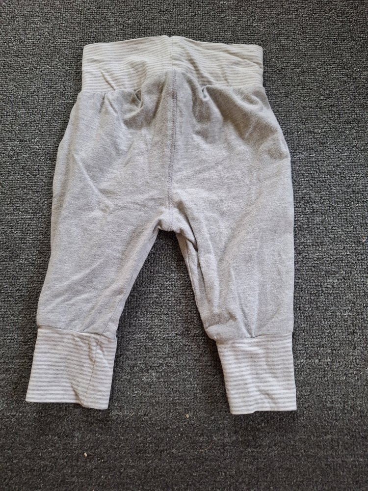 Bequeme graue Pumphose mit breitem Bund, Gr. 62 unisex / geschlechtsneutral