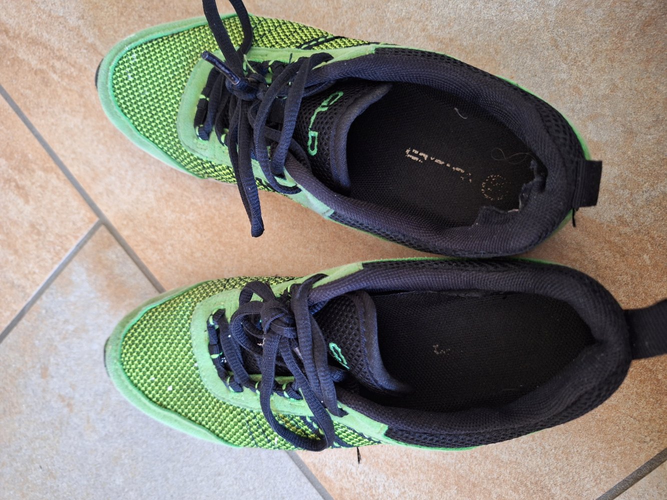 Grüne Turnschuhe / Sneaker Gr. 37