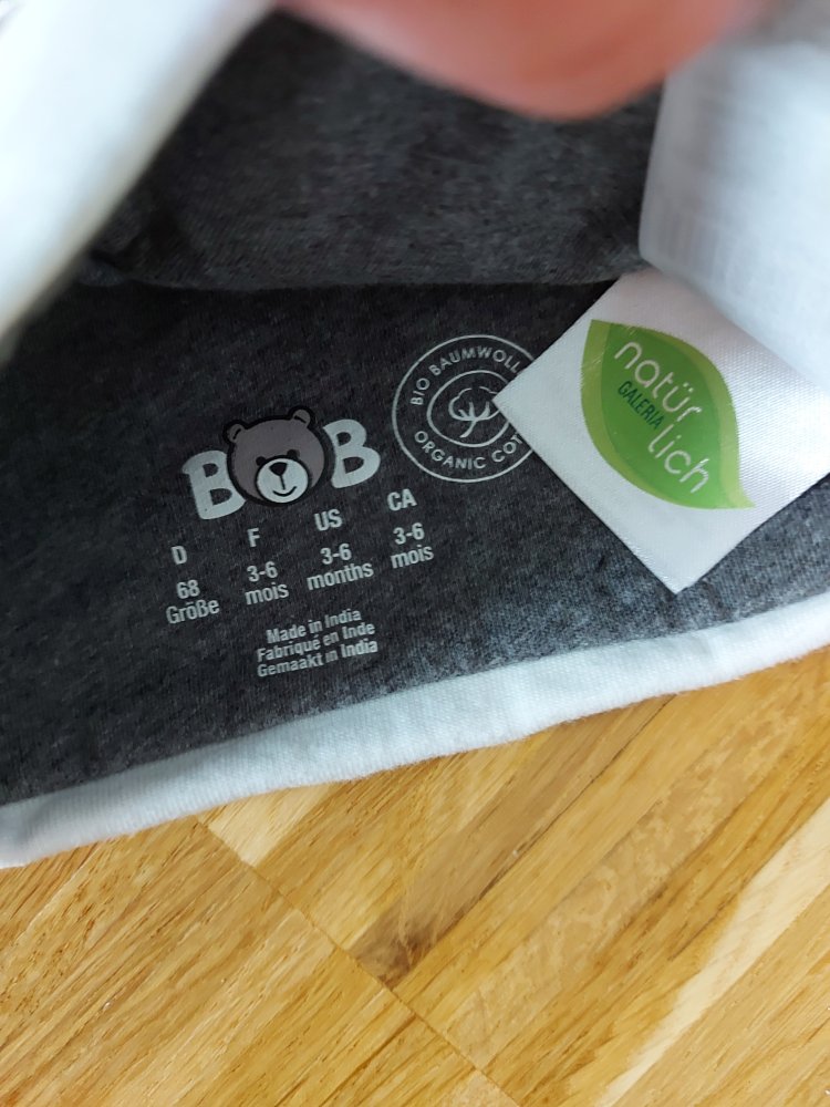 weiß-grau gestreifte Babymütze mit Bommel, Gr. 68 (3-6 Monate)