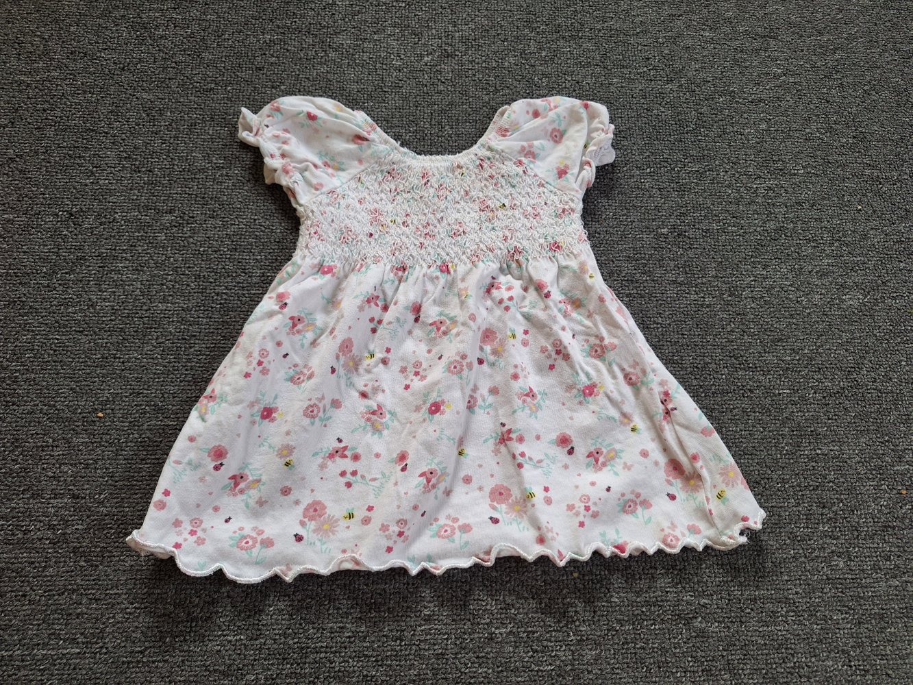 kurzärmlige weiße Tunika mit Bienchen und Blümchen, Gr. 74