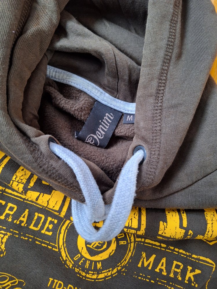 langärmliger brauner Kapuzenpulli, Gr. M 