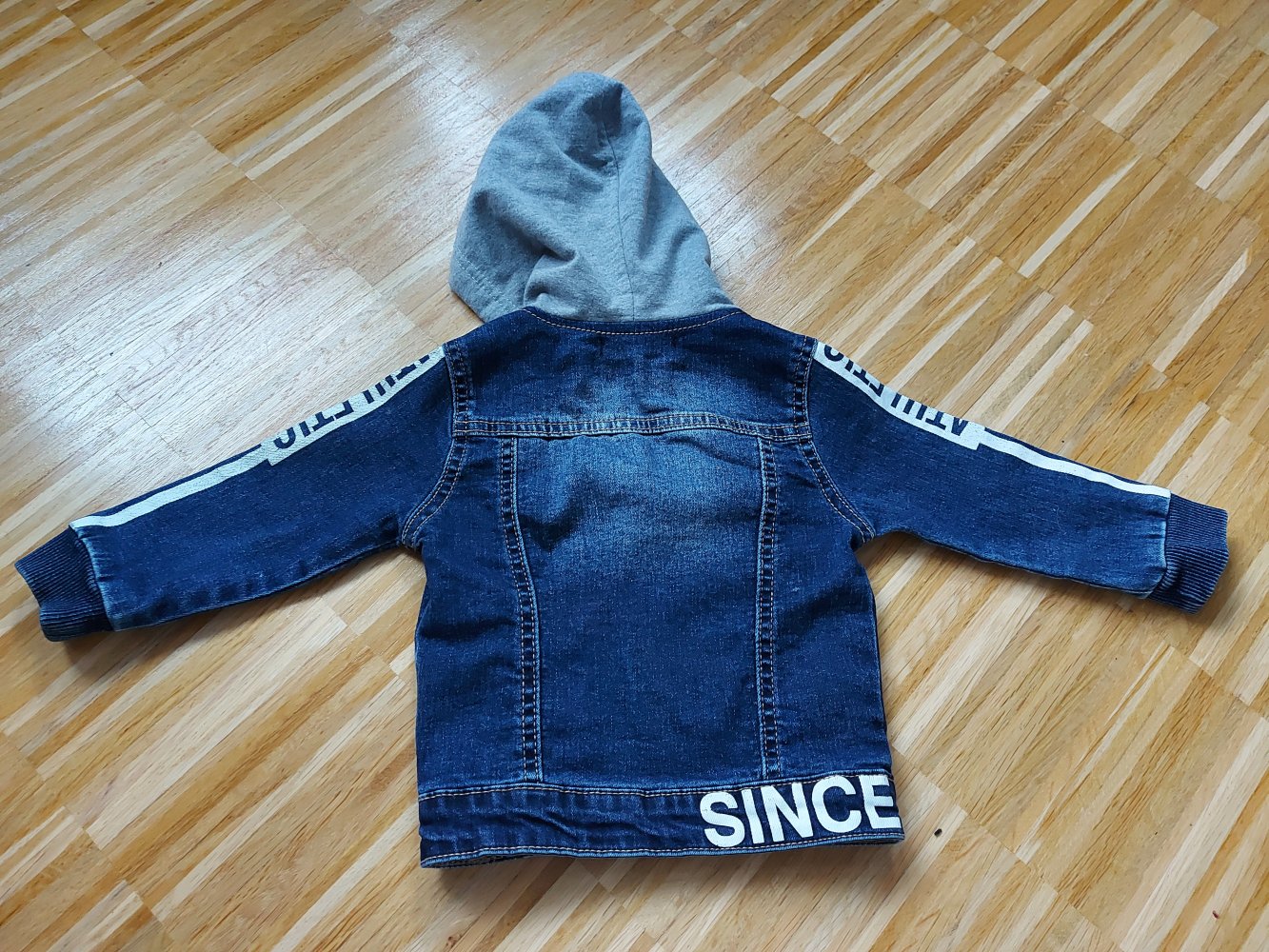 coole Babyjeansjacke mit Kapuze /Kleinkindjeansjacke