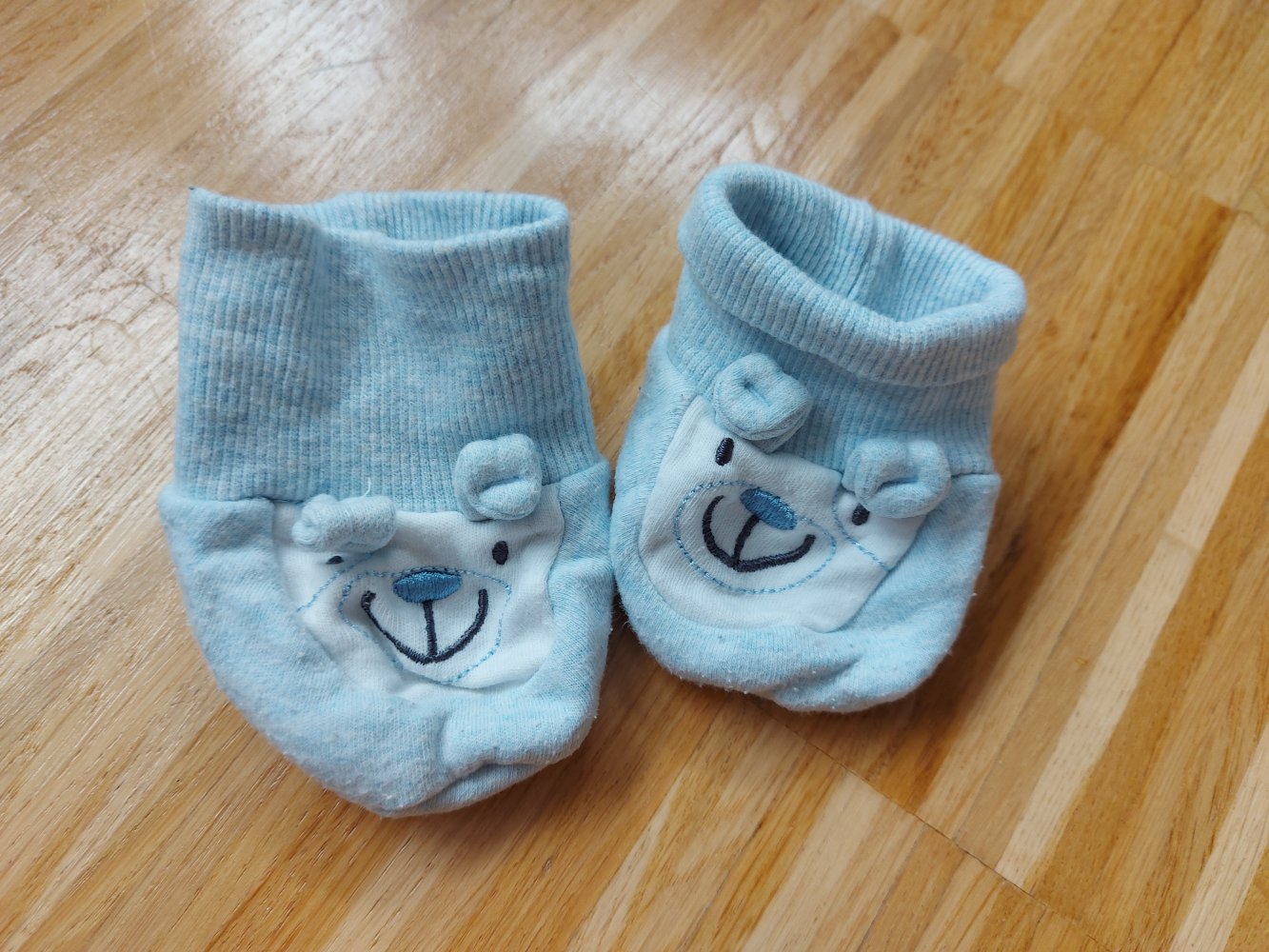 hellblaue Babyschühchen/-söckchen mit Hundemotiv und -öhrchen Gr. 15/16