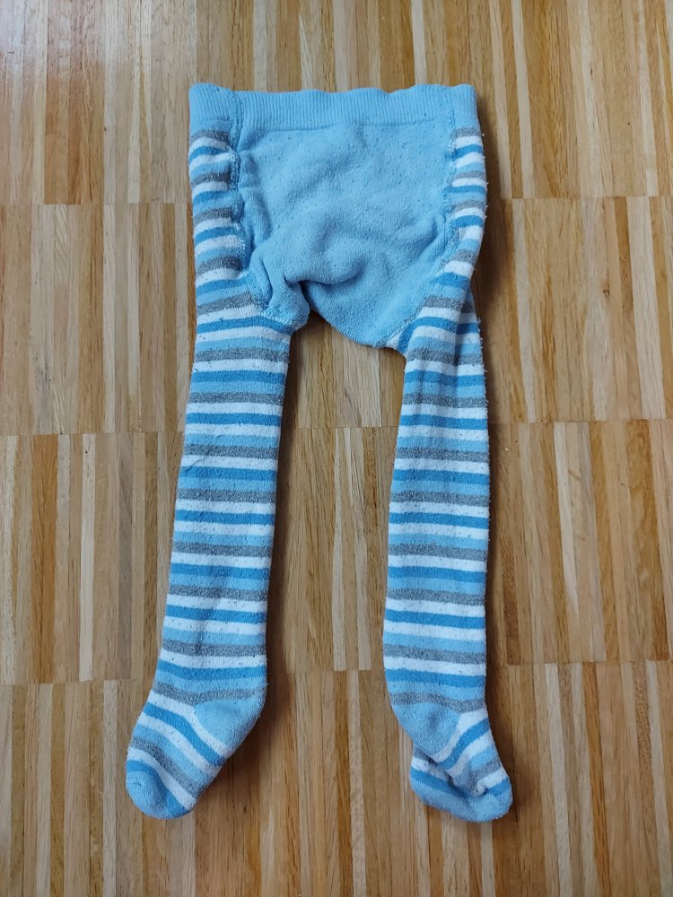 dicke hellblau-gestreifte Strumpfhose, gefüttert