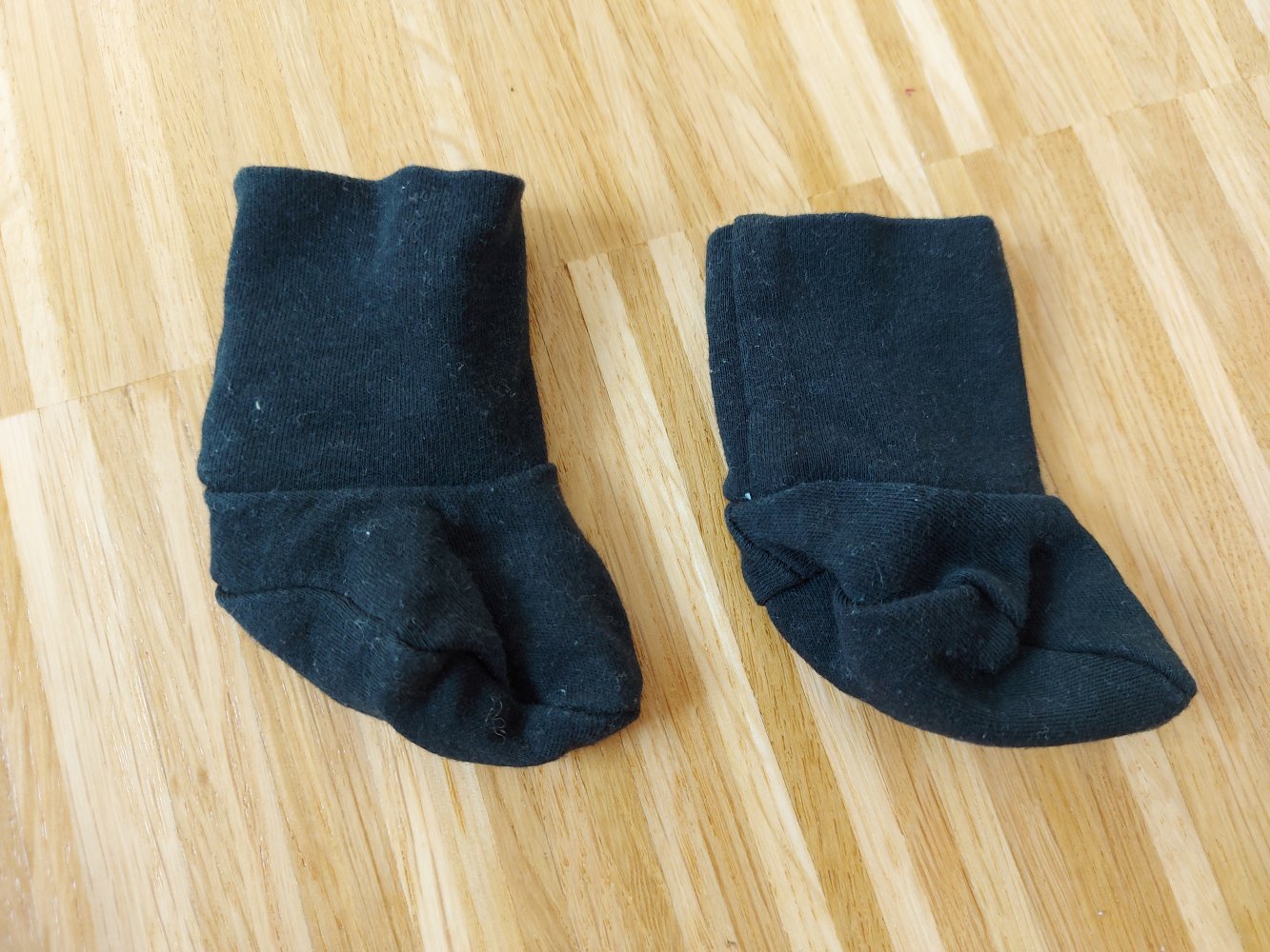 schwarze Babyschühchen / Erstlingsschühchen / Söckchen