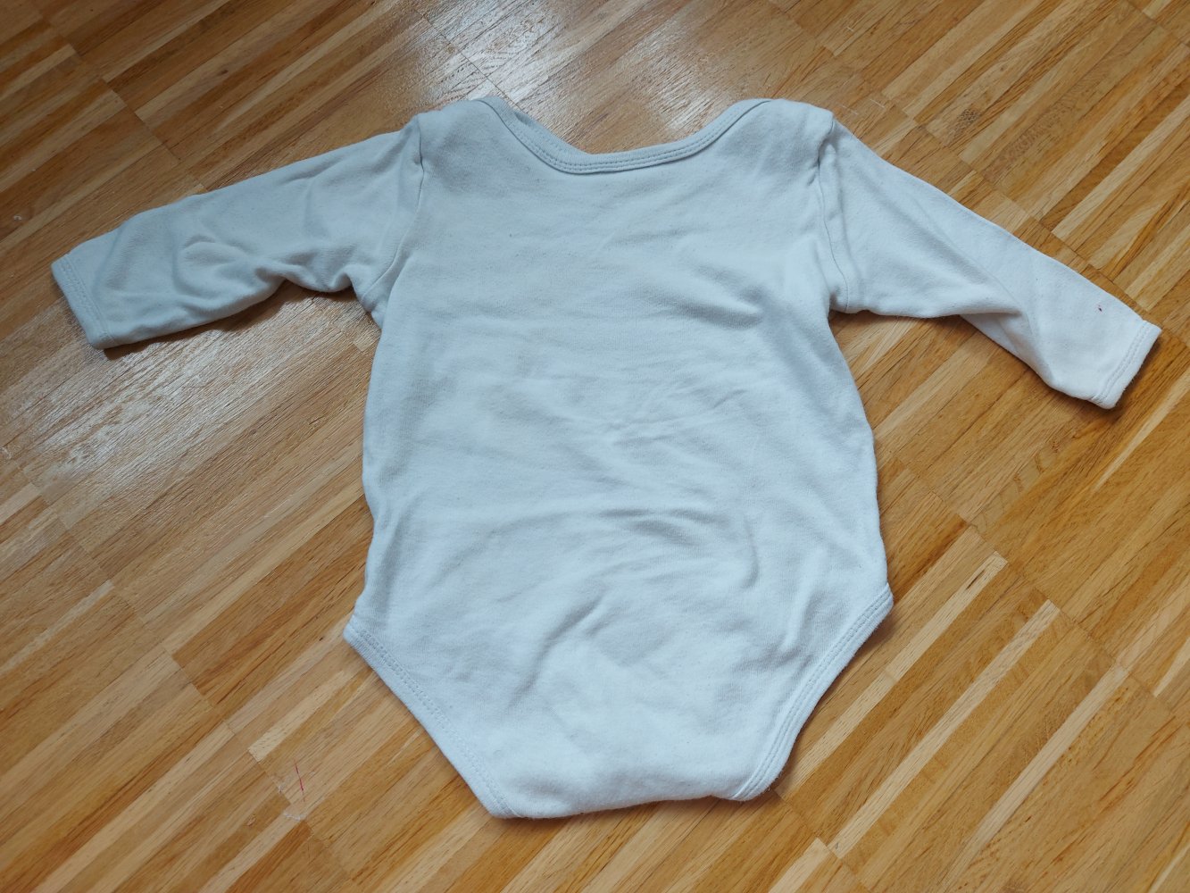 Weißer Langarm Babybody mit Faultiermotiv Gr. 62/68
