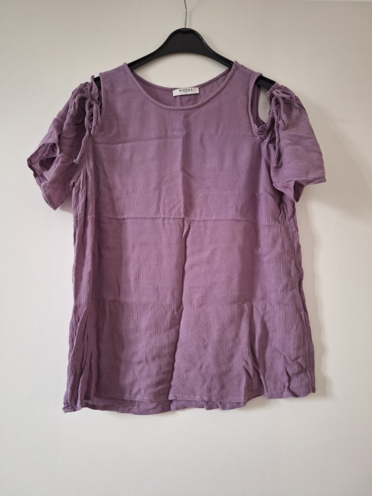 Fliederfarbenes T-Shirt mit Schulterauslassungen, Gr. L