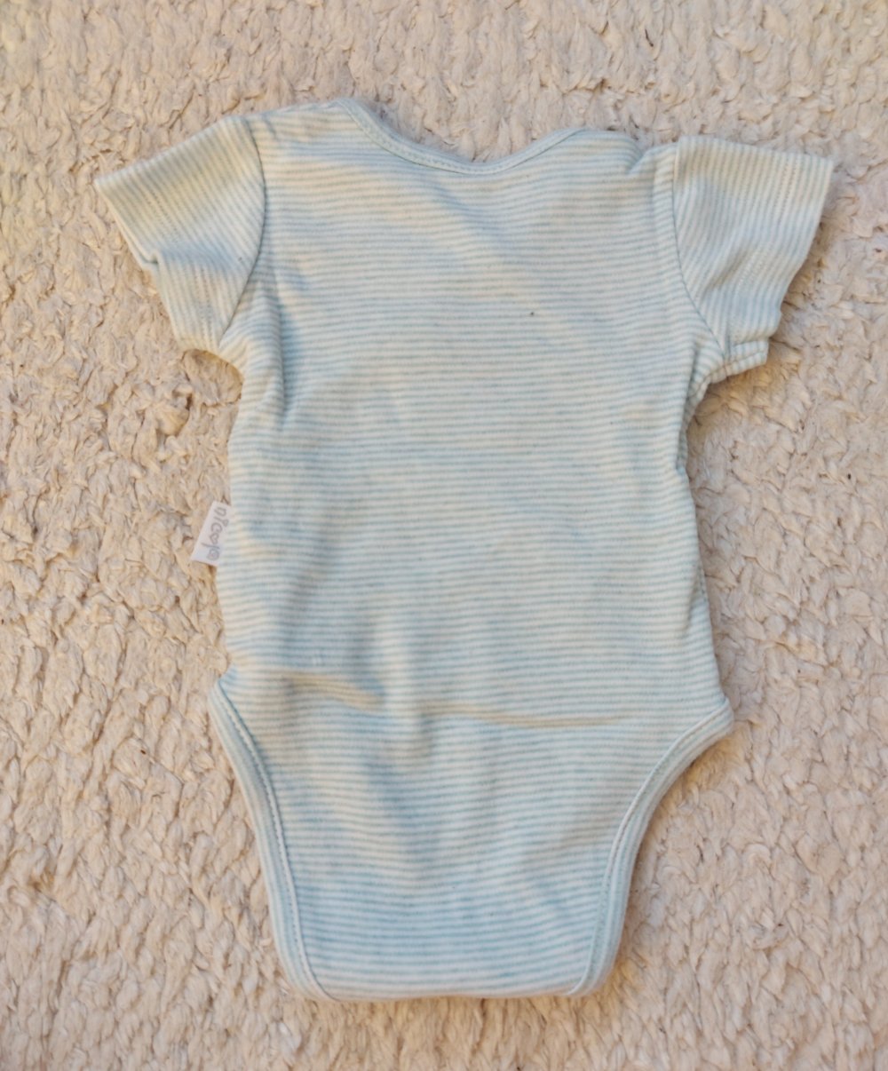 türkis-weiß gestreifter Kurzarmbody mit Meerjungfraumotiv Gr. 56