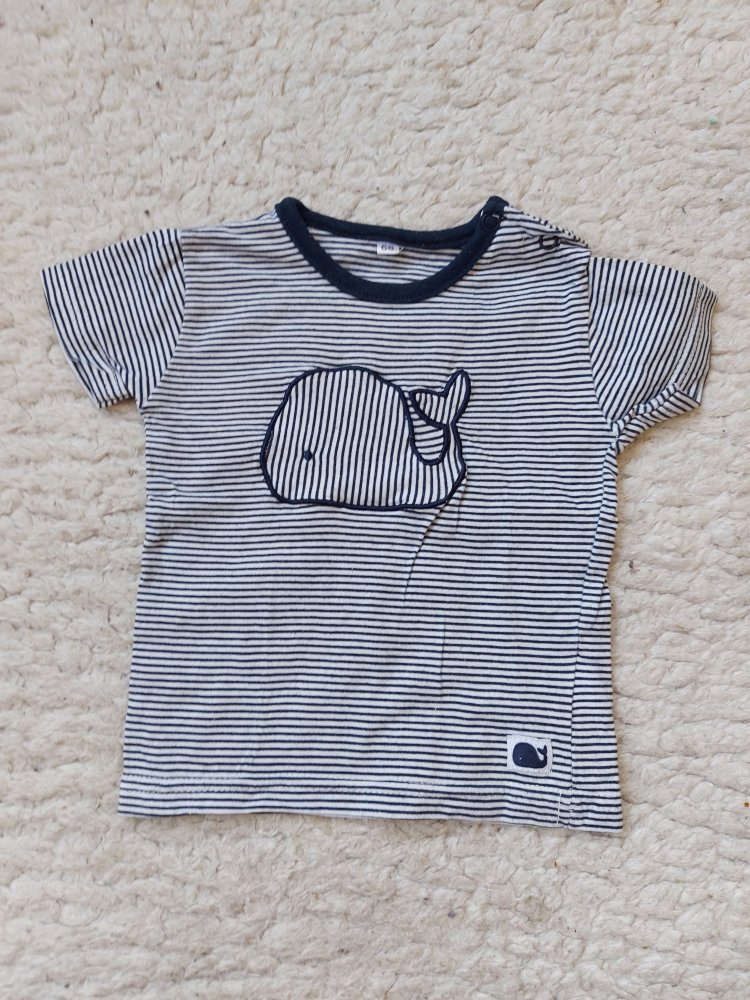 kurzärmliges weiß-blau gestreiftes T-Shirt mit Wal, Gr. 68