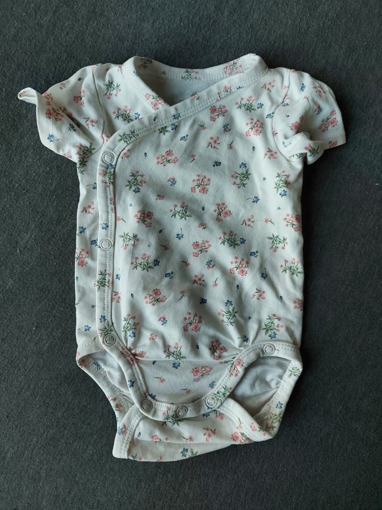 geblümter Kurzarm-Wickelbody, Gr. 56