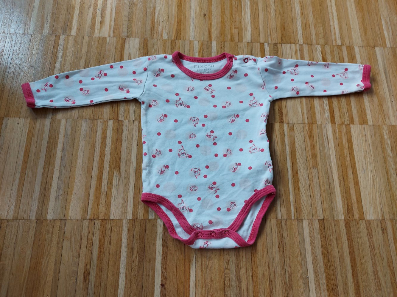 langärmliger weiß-pinker Body mit Häschenmuster, Gr. 62