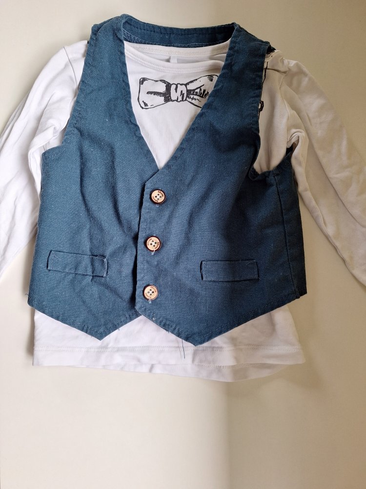 Set: weißes Langarmshirt mit Schleife und blauer Weste, Gr. 86