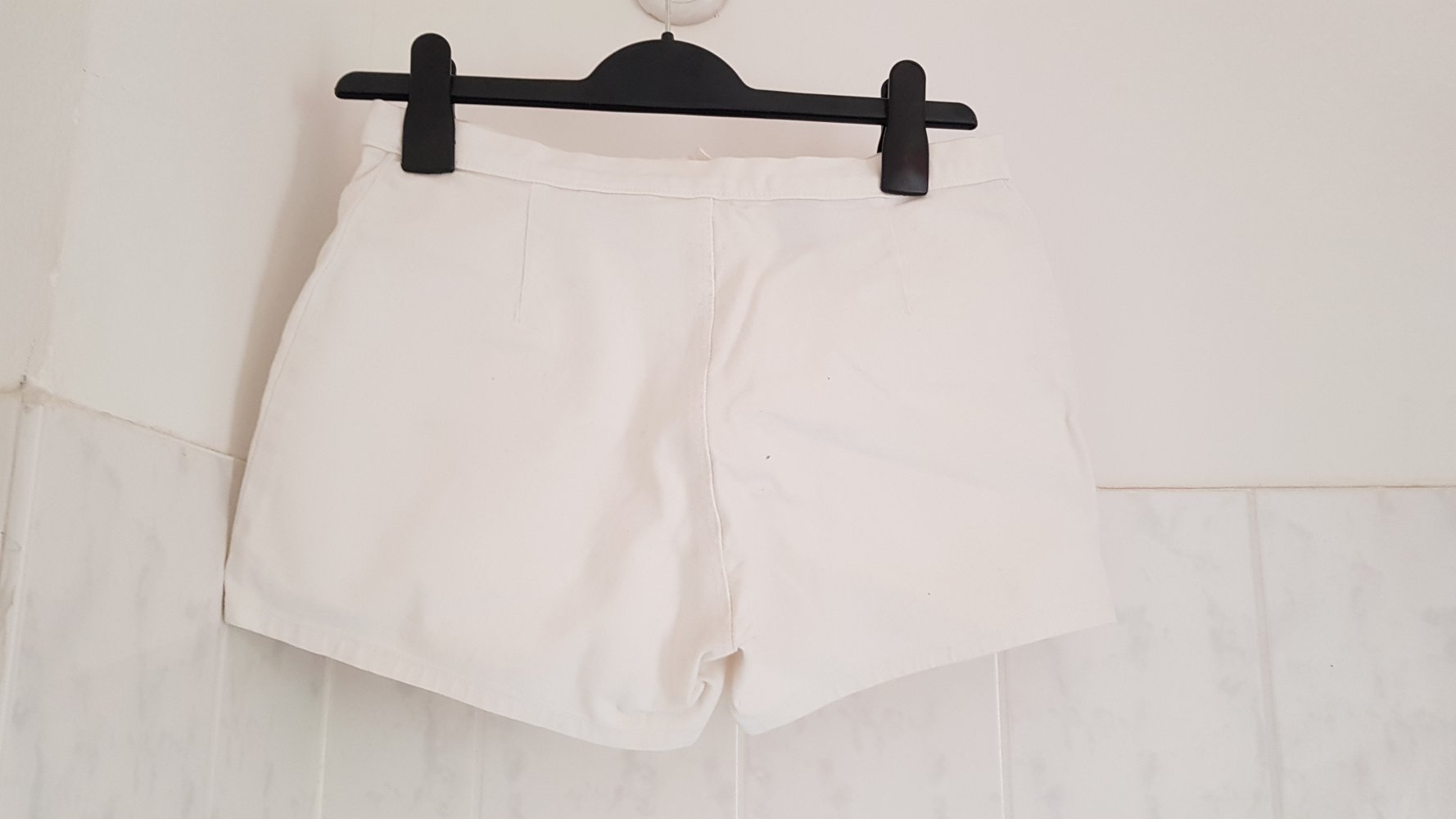 bequeme kurze weiße Jeansshorts Gr. 176