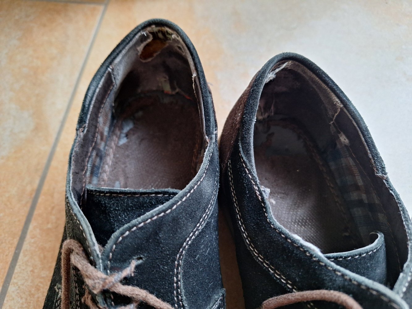 schwarze Herrenschuhe, Gr. 43