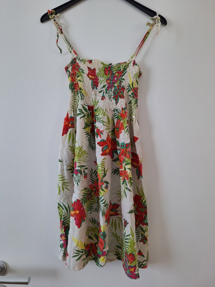 Sommerkleid mit tropischen Blumen Gr. 40