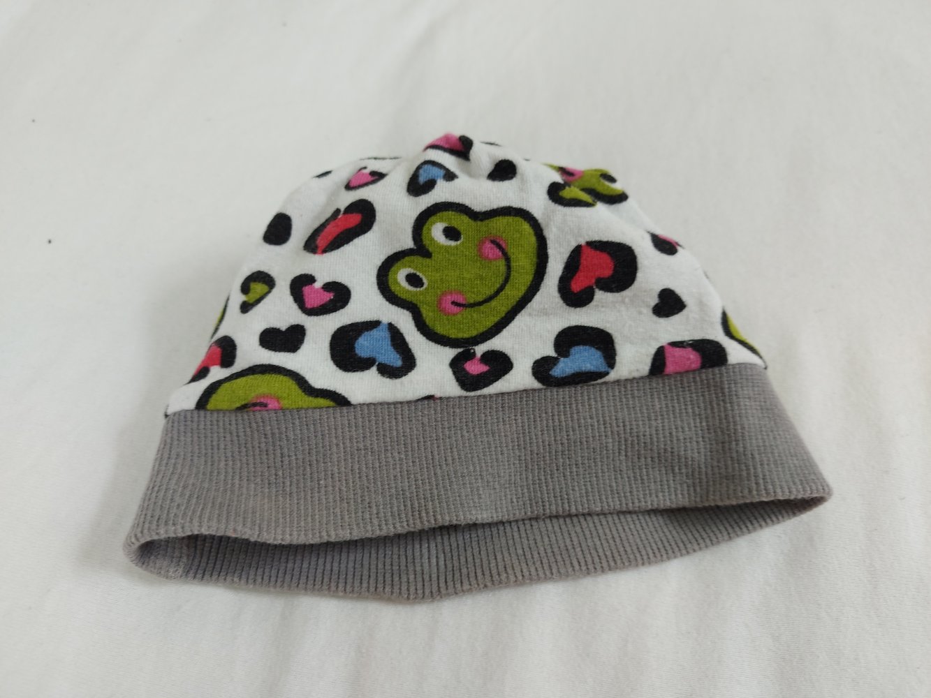 Tolle Babymütze mit Tiermotiven in beiden Wendedesigns