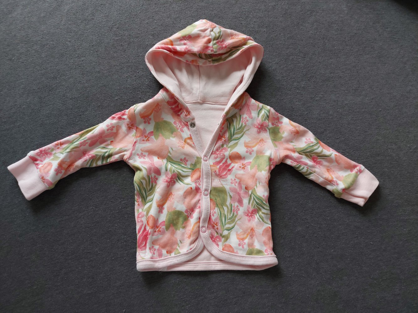 wunderschöne rosa Baby-Kapuzenjacke / Wendejacke mit Tropenblumen