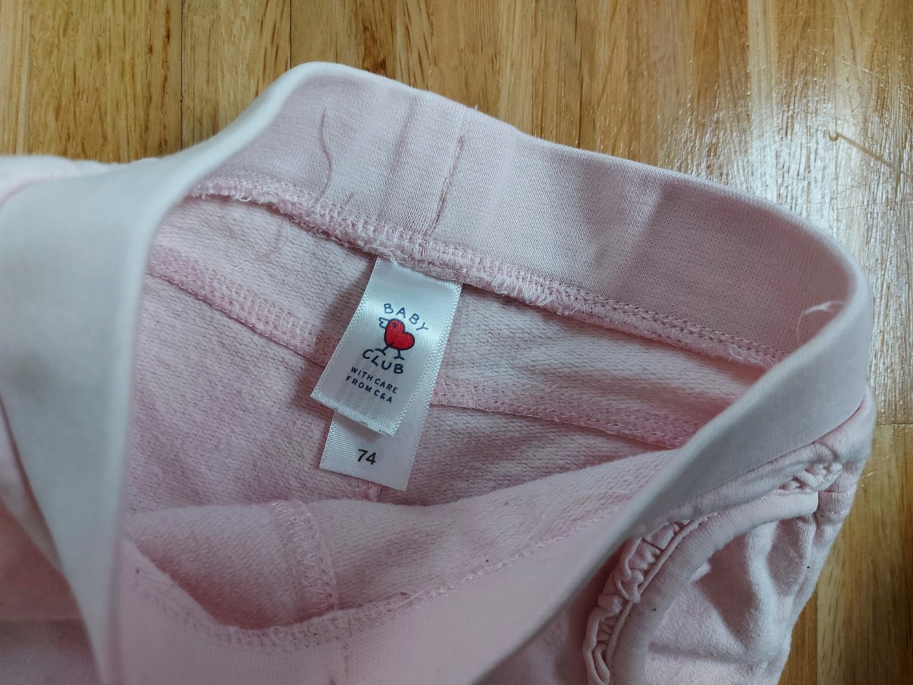 Supersüße rosa Babyhose Gr. 74