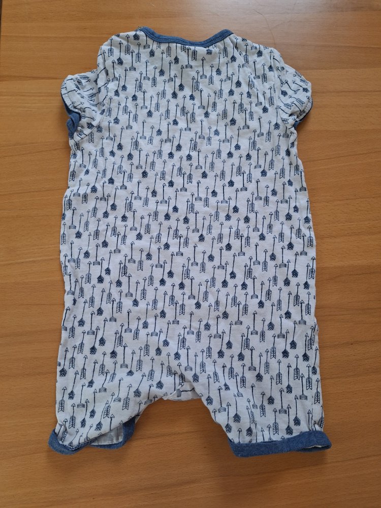blau-weißer kurzer Pyjama Gr. 74/80 /Schlafanzug/Schlafstrampler Jumper mit Federmotiven