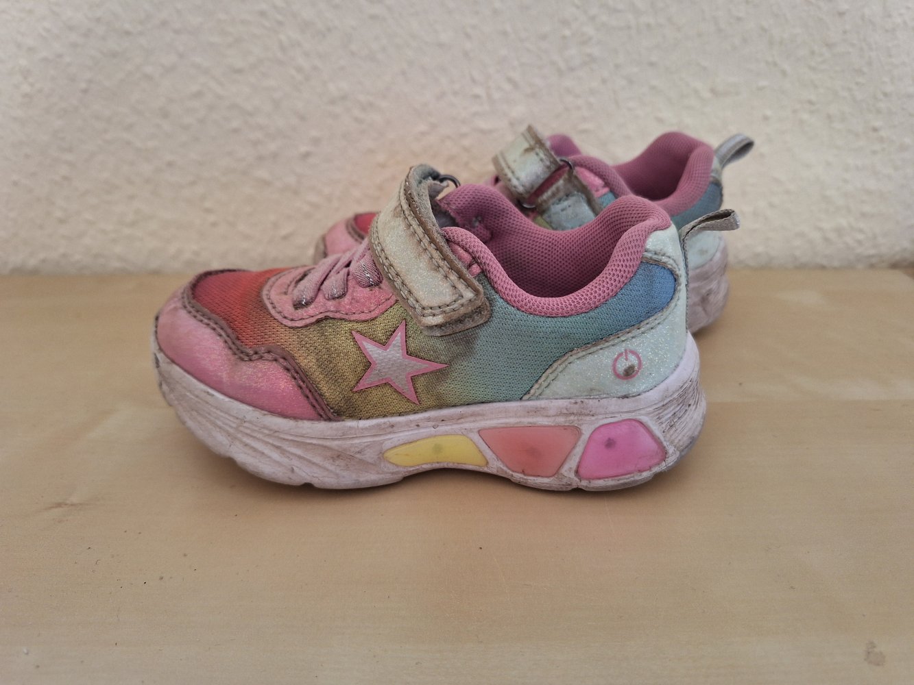 pink-bunte Leucht-Sneaker Gr. 24