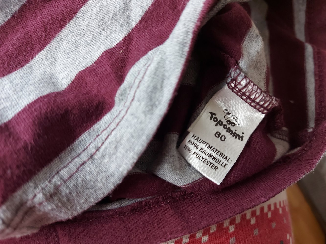 Weinrot-grau gestreiftes Poloshirt Gr. 80