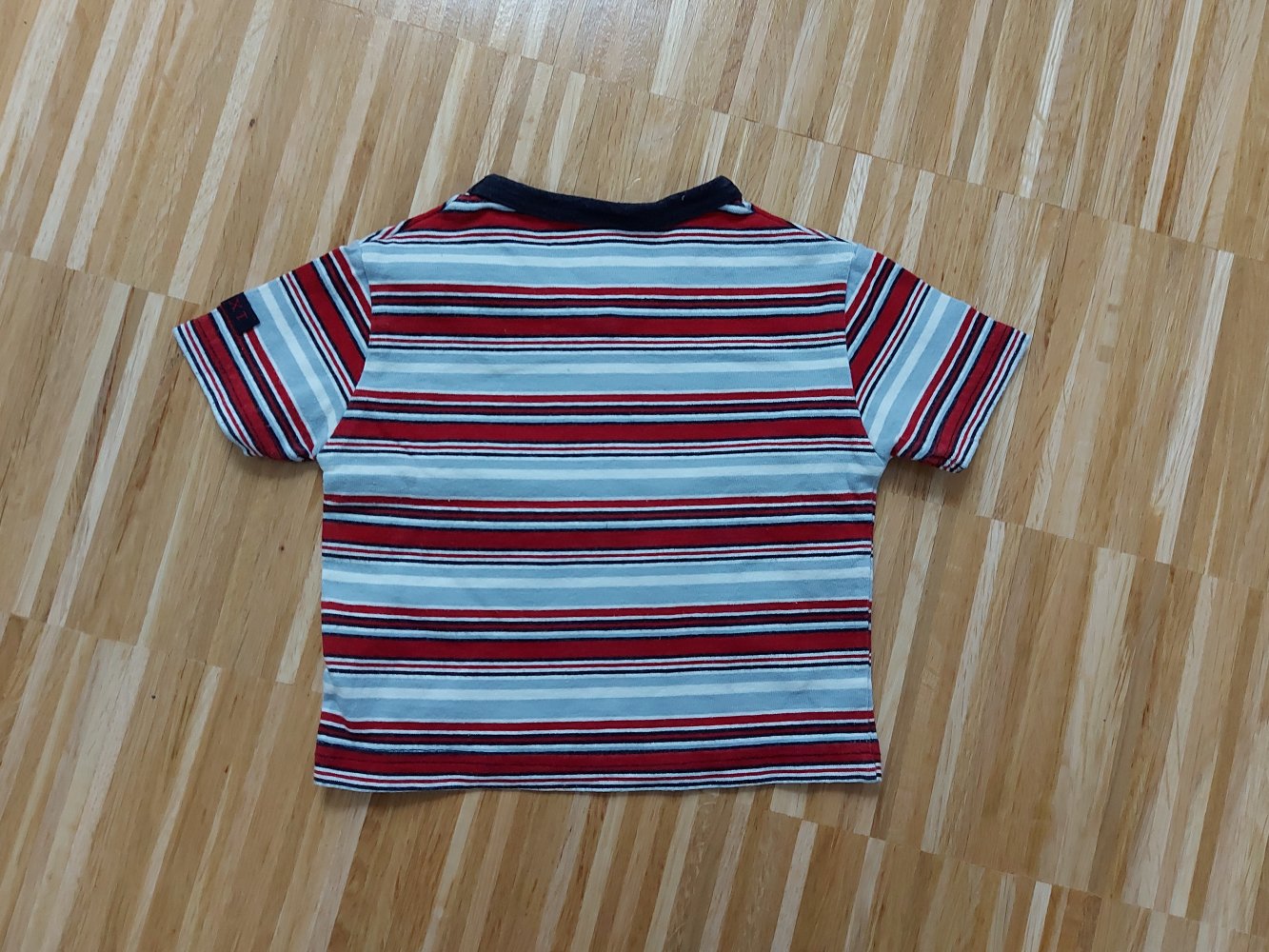 kurzärmliges blau-rot gestreiftes T-Shirt für Babys, 3-6 Monate
