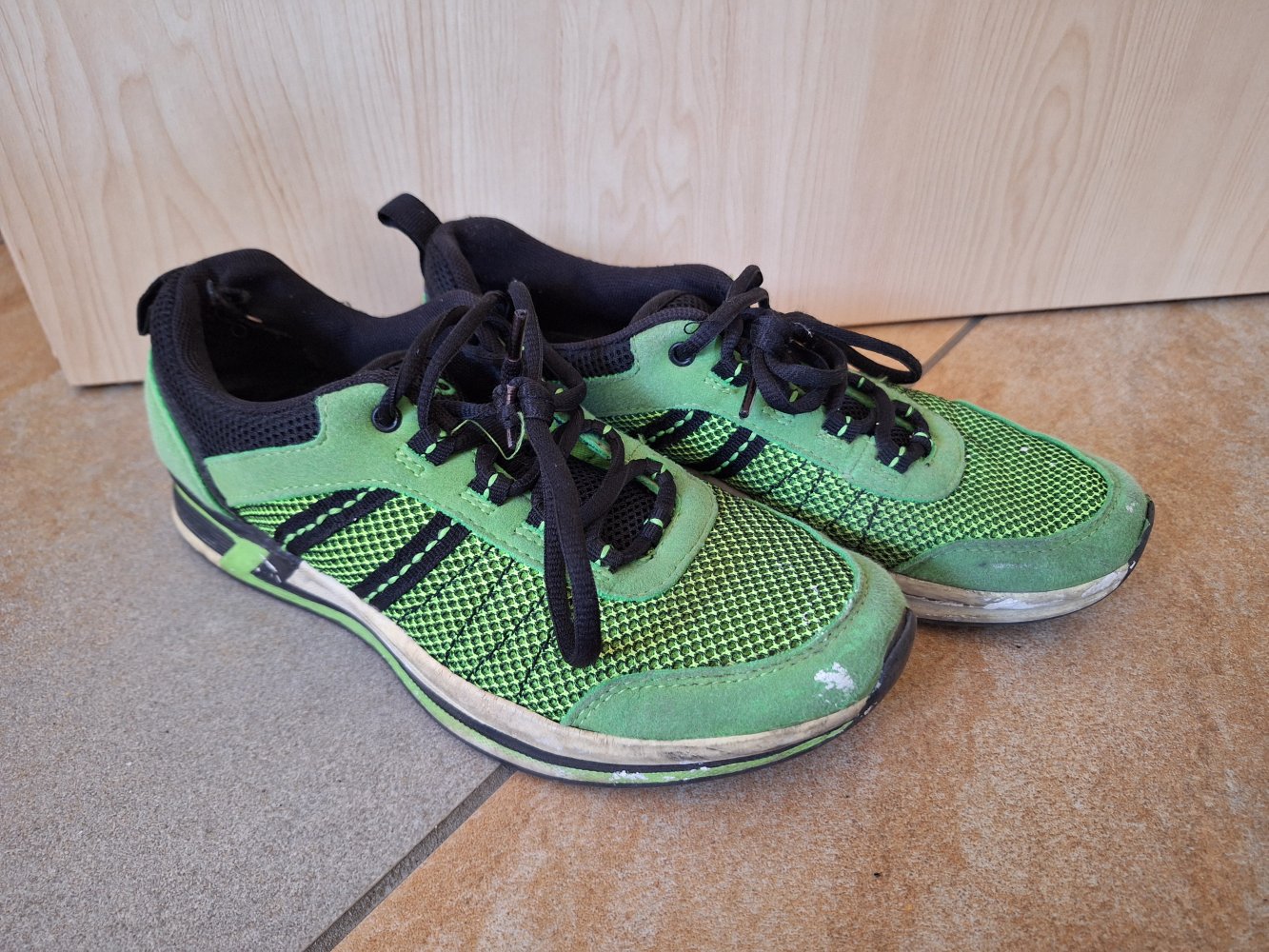 Grüne Turnschuhe / Sneaker Gr. 37