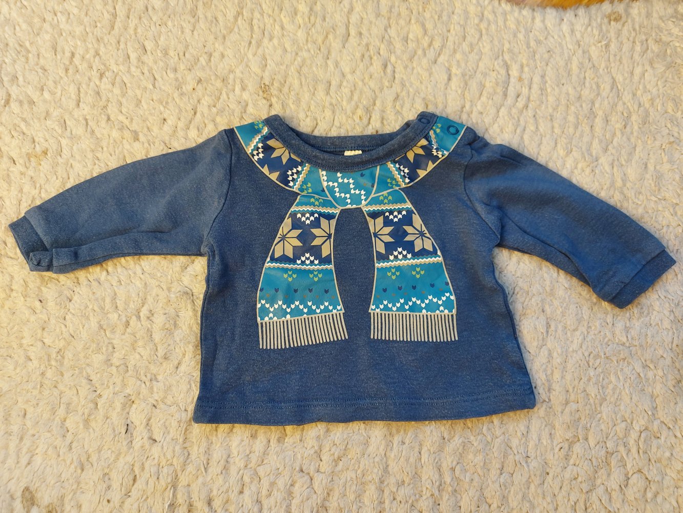 Blauer Langarmpullover mit Schal / Winterpullover für Babys Gr. 62