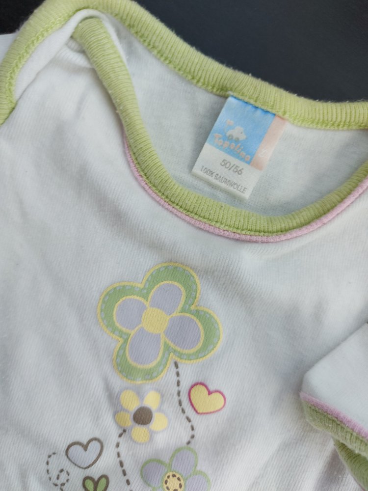 Niedlicher Kurzarmbody mit Frühlingsmotiven, Gr. 50/56