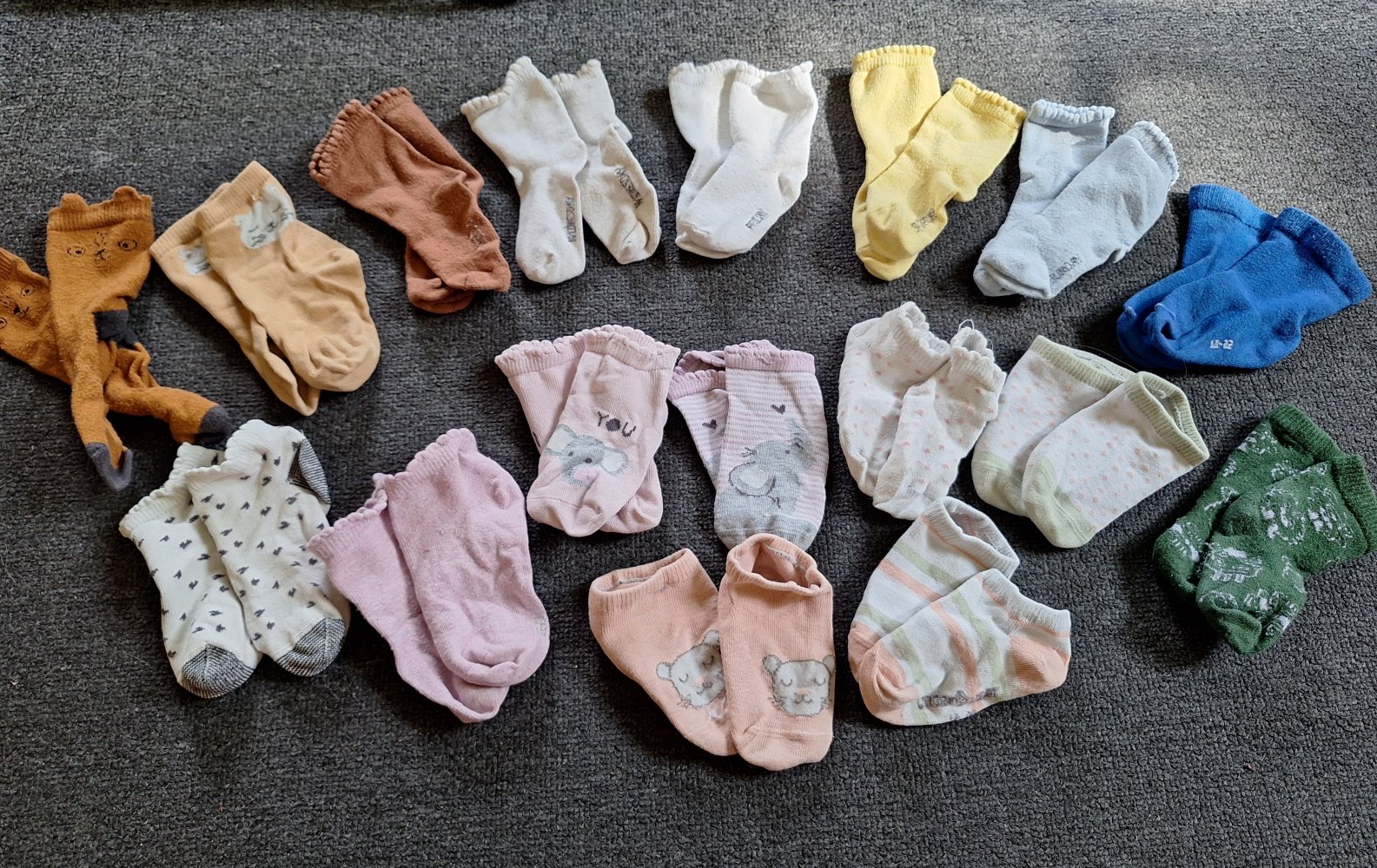 17 Paar Socken für Mädchen, Gr. 19-22 bzw 86/92