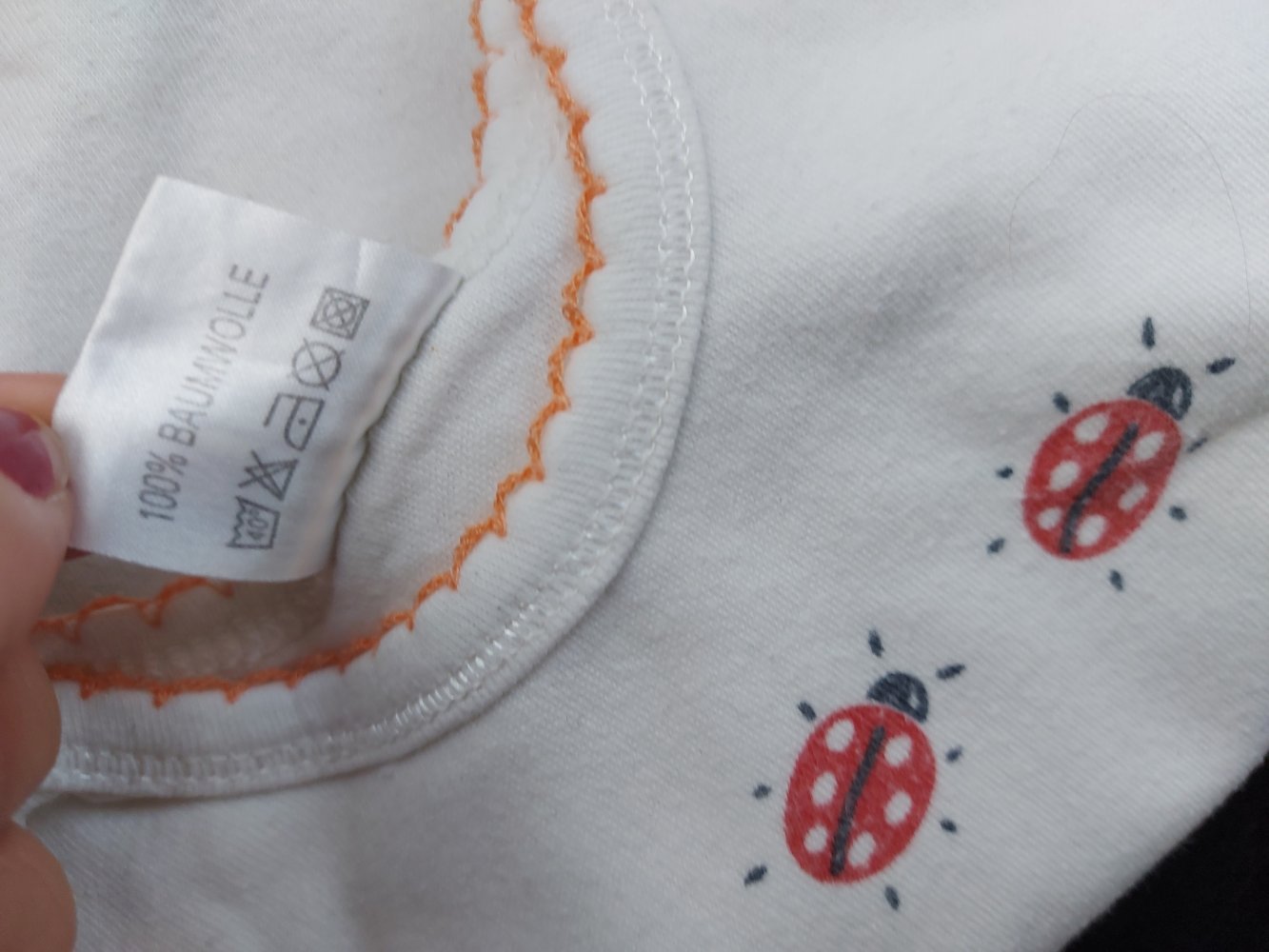 Niedlicher Kurzarmbody mit Mariechenkäfern Gr. 50/56