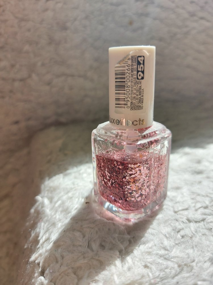 essie luxeffects 954 a cut above Nagellack Überlack